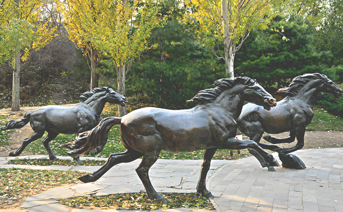 廣場(chǎng)銅馬雕塑——駿馬奔騰 ，鑄就永恒