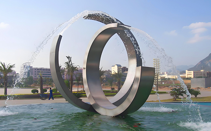 靈動(dòng)水韻，不銹鋼噴泉雕塑的夢(mèng)幻交響