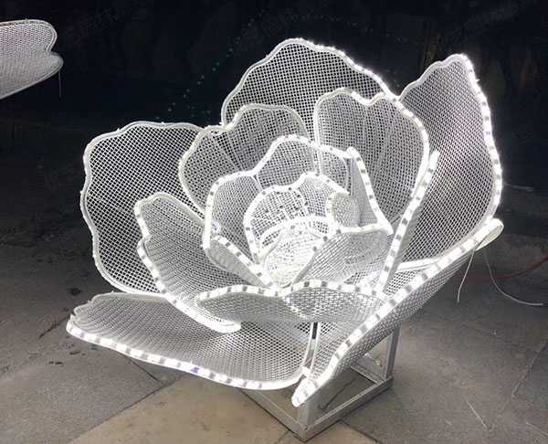 不銹鋼雕塑工廠(chǎng)現(xiàn)貨鏤空發(fā)光玫瑰花雕塑