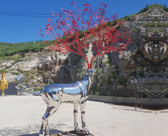 人們?yōu)槭裁聪矚g擺放不銹鋼鹿雕塑？