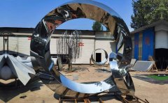 不銹鋼景觀雕塑有哪些特點(diǎn)和優(yōu)勢(shì)？